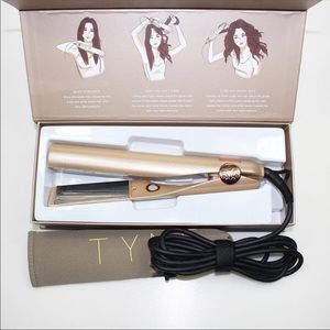 Tyme New in box curling iron